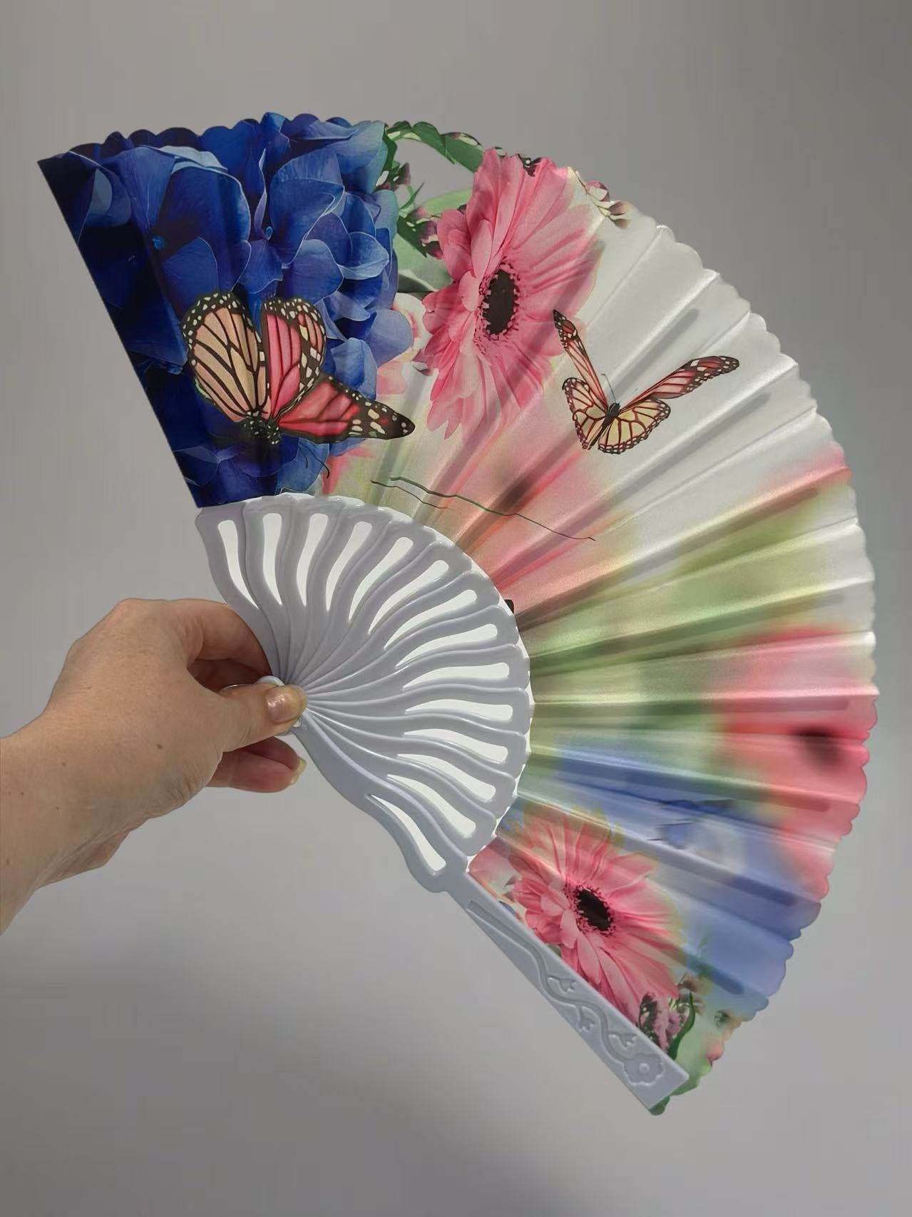 Scenic Nature and Floral Hand Fans - MODA ACCESSORIES