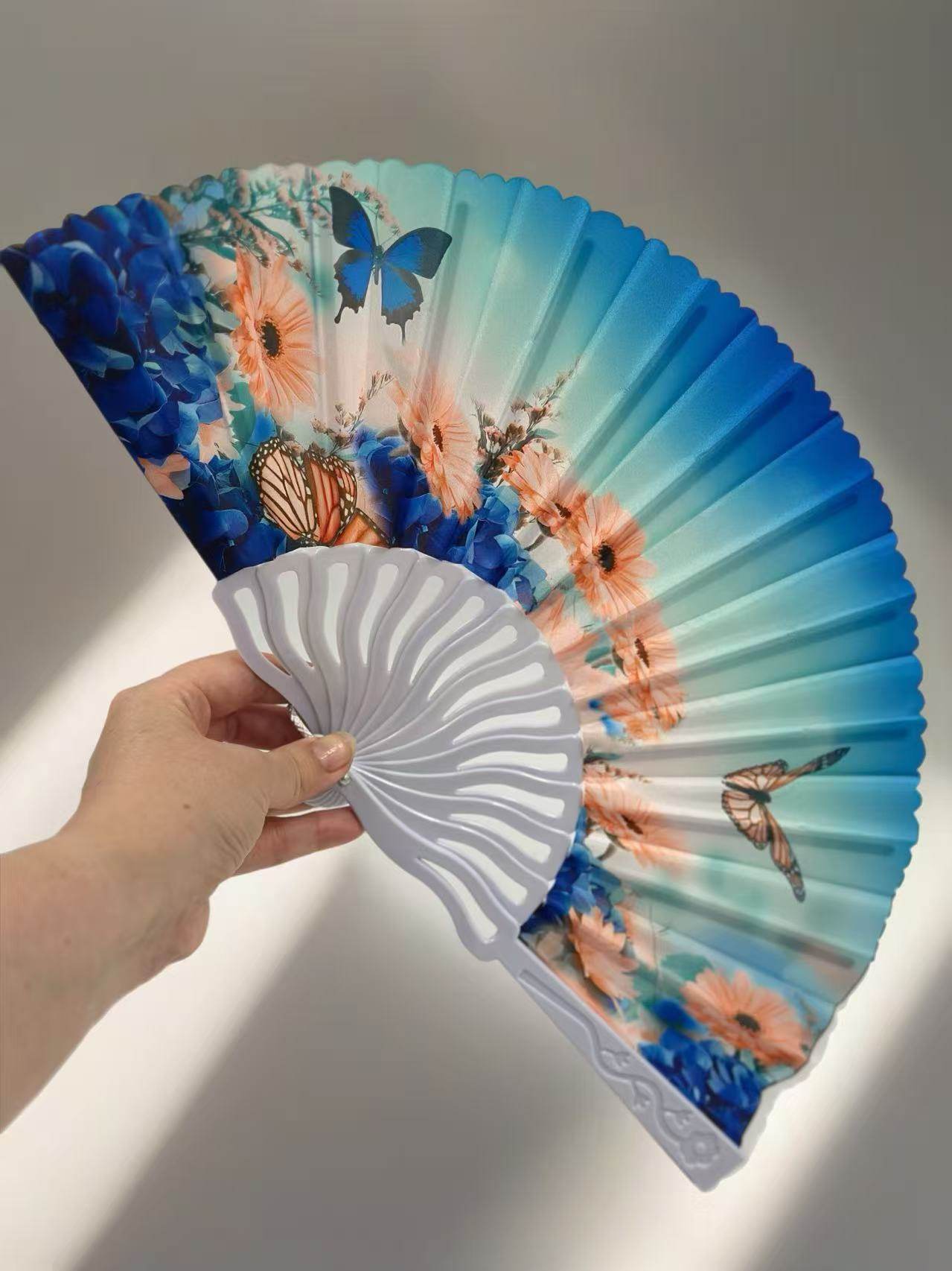 Scenic Nature and Floral Hand Fans - MODA ACCESSORIES