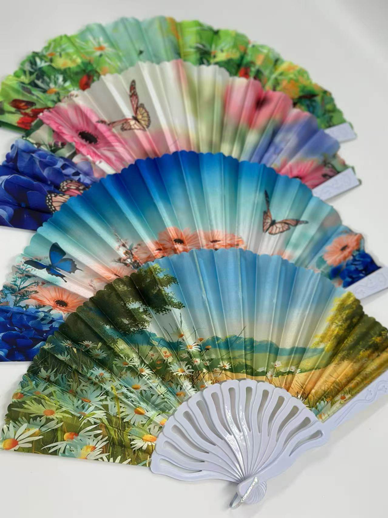 Scenic Nature and Floral Hand Fans - MODA ACCESSORIES