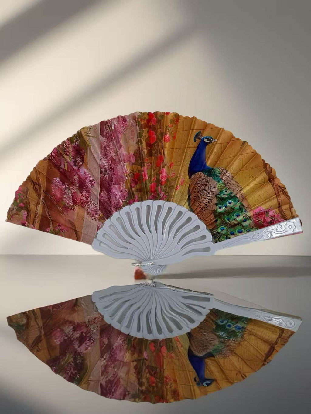 Majestic Birds and Nature-Inspired Hand Fans - MODA ACCESSORIES