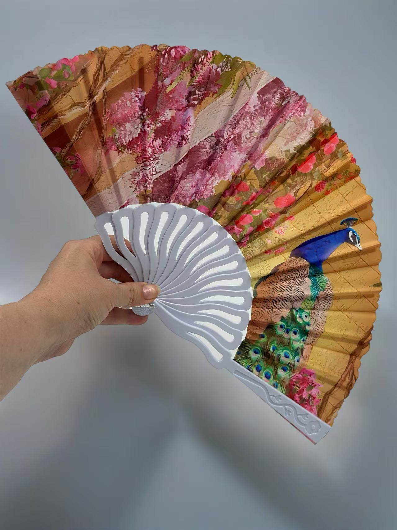 Majestic Birds and Nature-Inspired Hand Fans - MODA ACCESSORIES