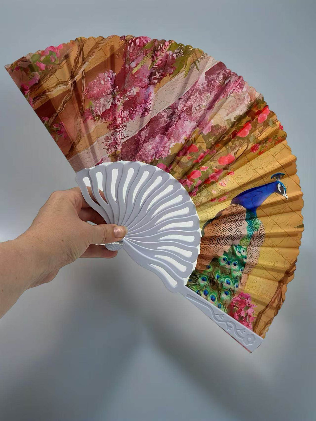 Majestic Birds and Nature-Inspired Hand Fans - MODA ACCESSORIES