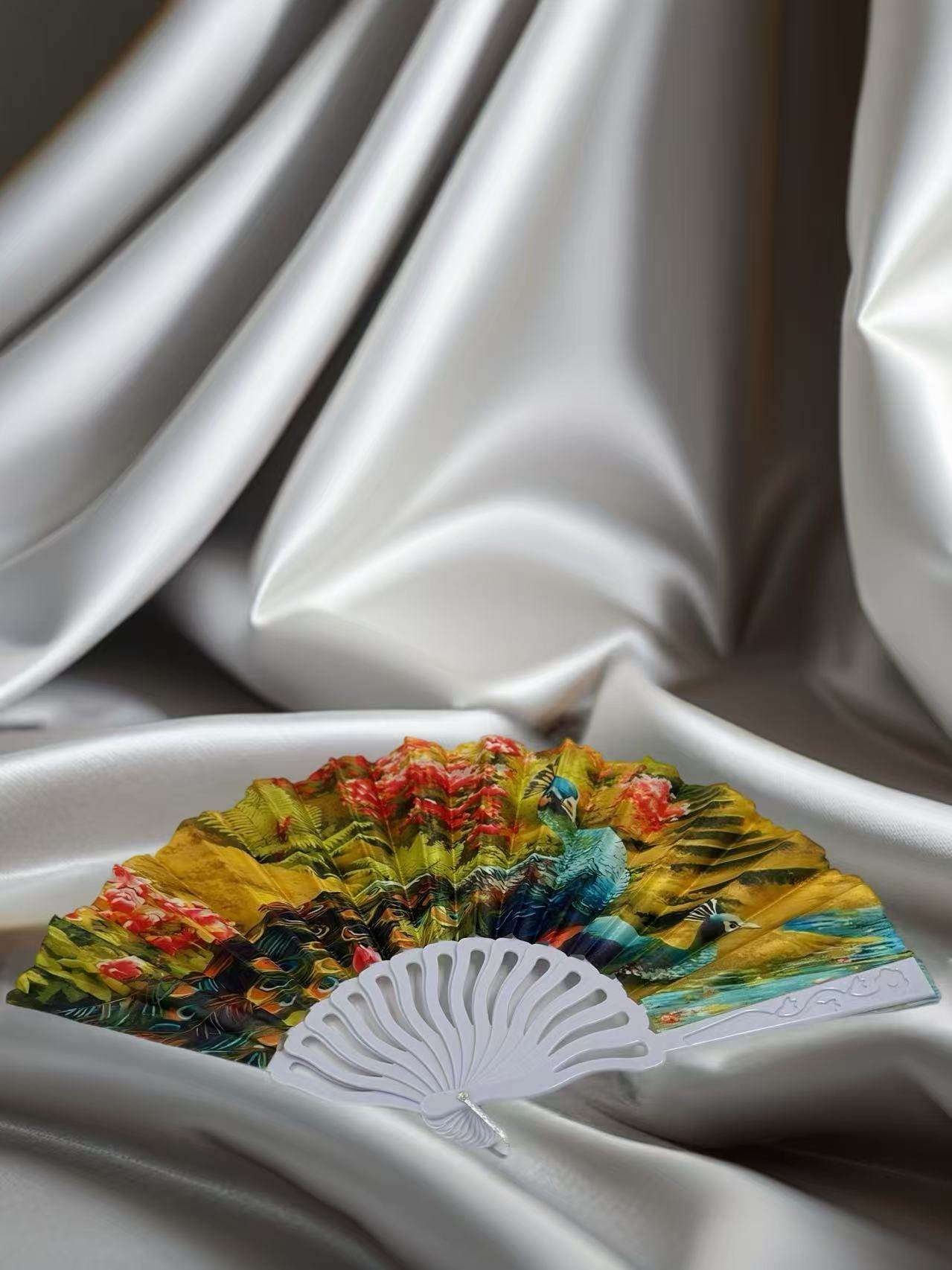 Majestic Birds and Nature-Inspired Hand Fans - MODA ACCESSORIES