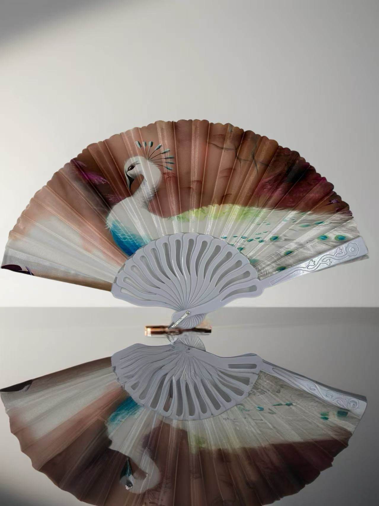 Majestic Birds and Nature-Inspired Hand Fans - MODA ACCESSORIES