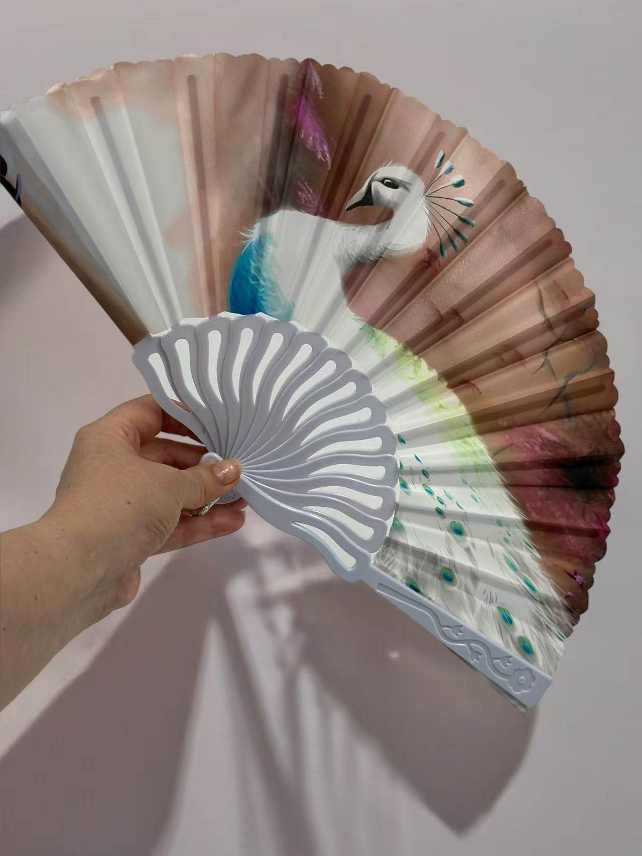 Majestic Birds and Nature-Inspired Hand Fans - MODA ACCESSORIES