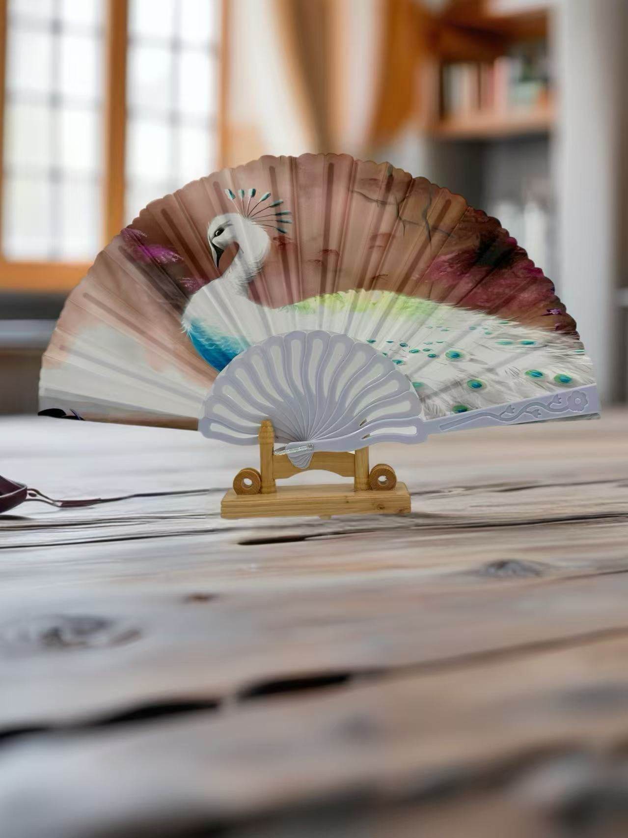 Majestic Birds and Nature-Inspired Hand Fans - MODA ACCESSORIES