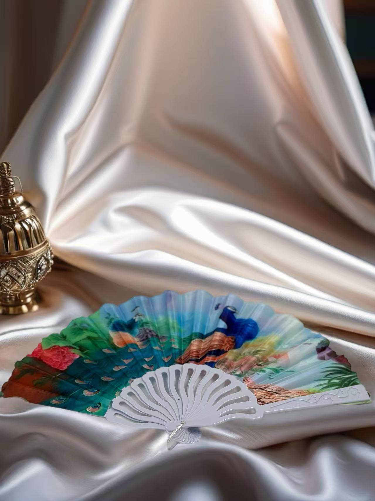 Majestic Birds and Nature-Inspired Hand Fans - MODA ACCESSORIES