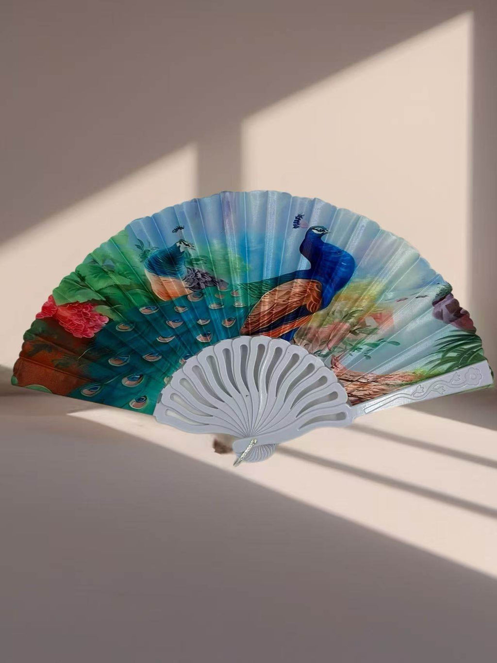 Majestic Birds and Nature-Inspired Hand Fans - MODA ACCESSORIES