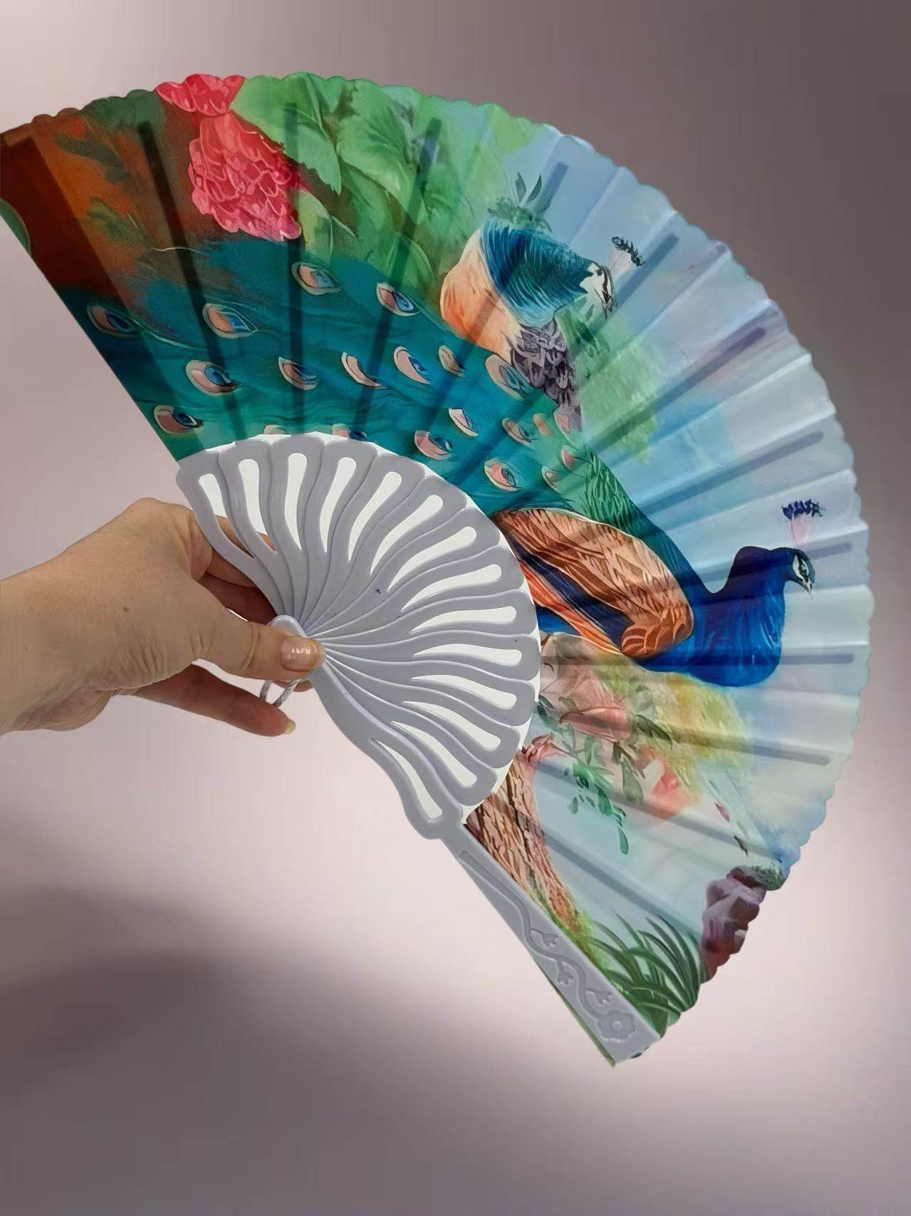 Majestic Birds and Nature-Inspired Hand Fans - MODA ACCESSORIES