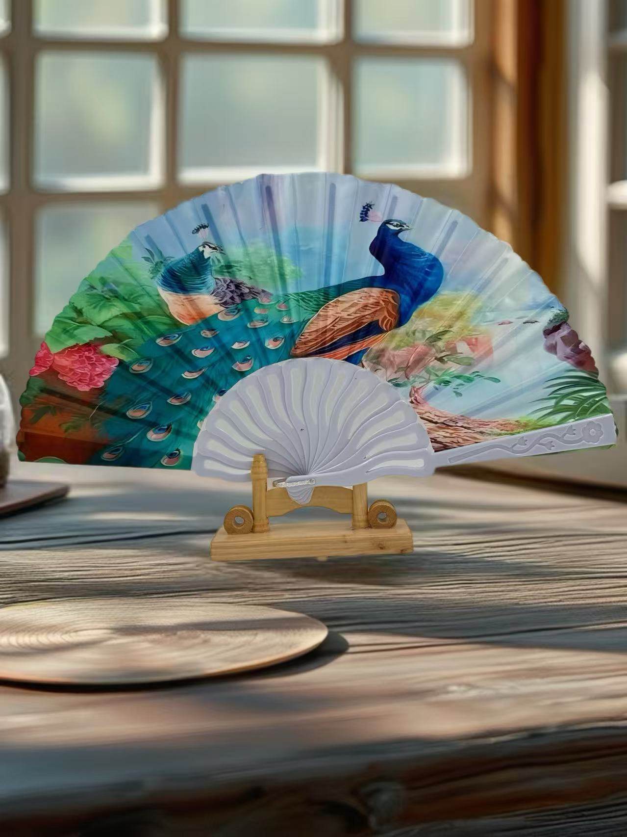 Majestic Birds and Nature-Inspired Hand Fans - MODA ACCESSORIES