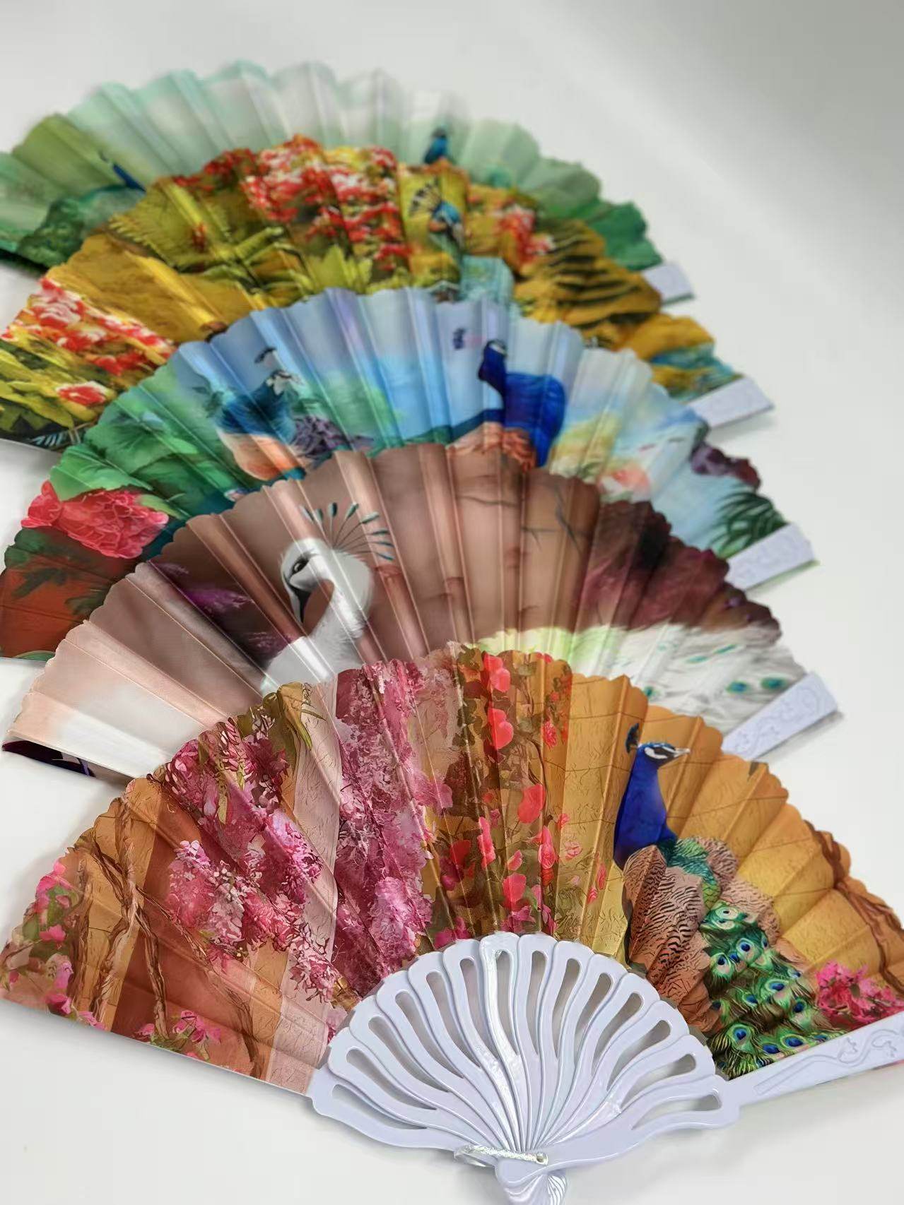 Majestic Birds and Nature-Inspired Hand Fans - MODA ACCESSORIES