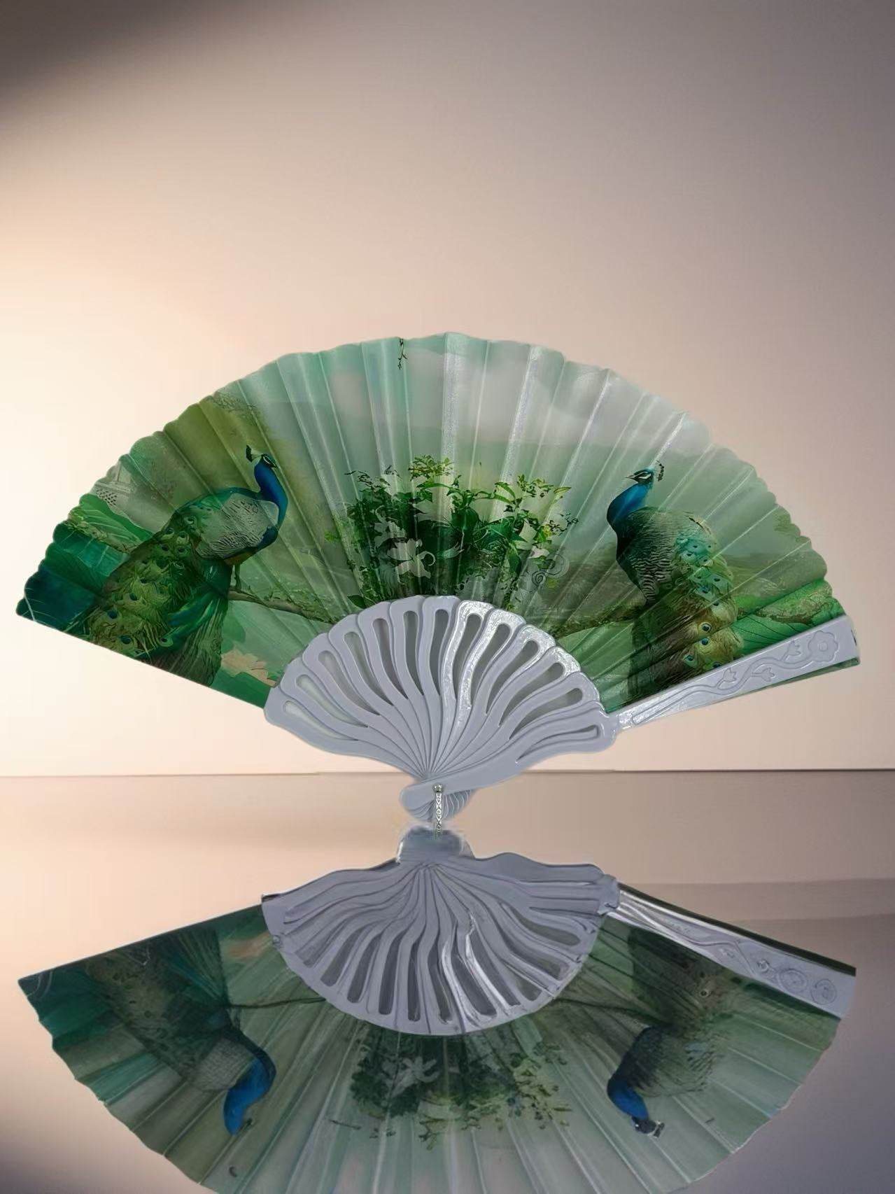 Majestic Birds and Nature-Inspired Hand Fans - MODA ACCESSORIES