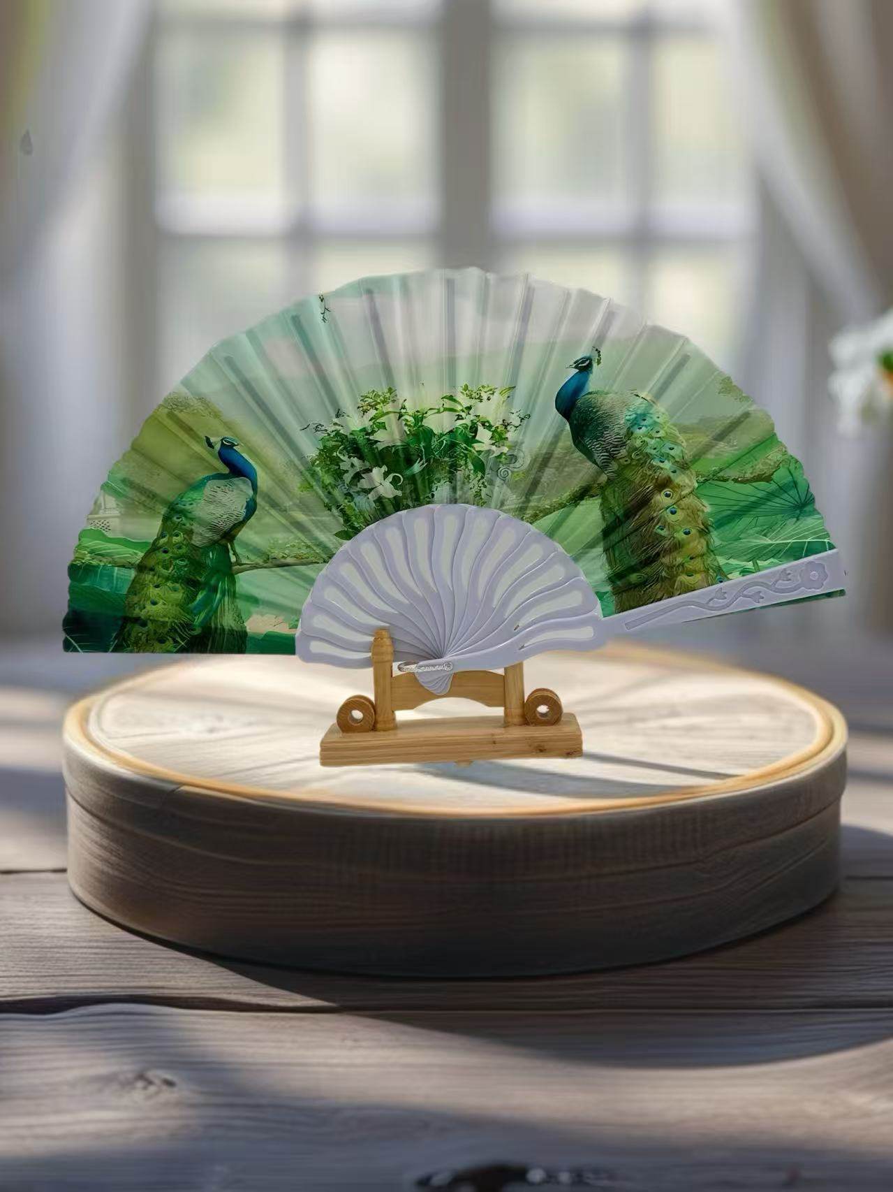 Majestic Birds and Nature-Inspired Hand Fans - MODA ACCESSORIES