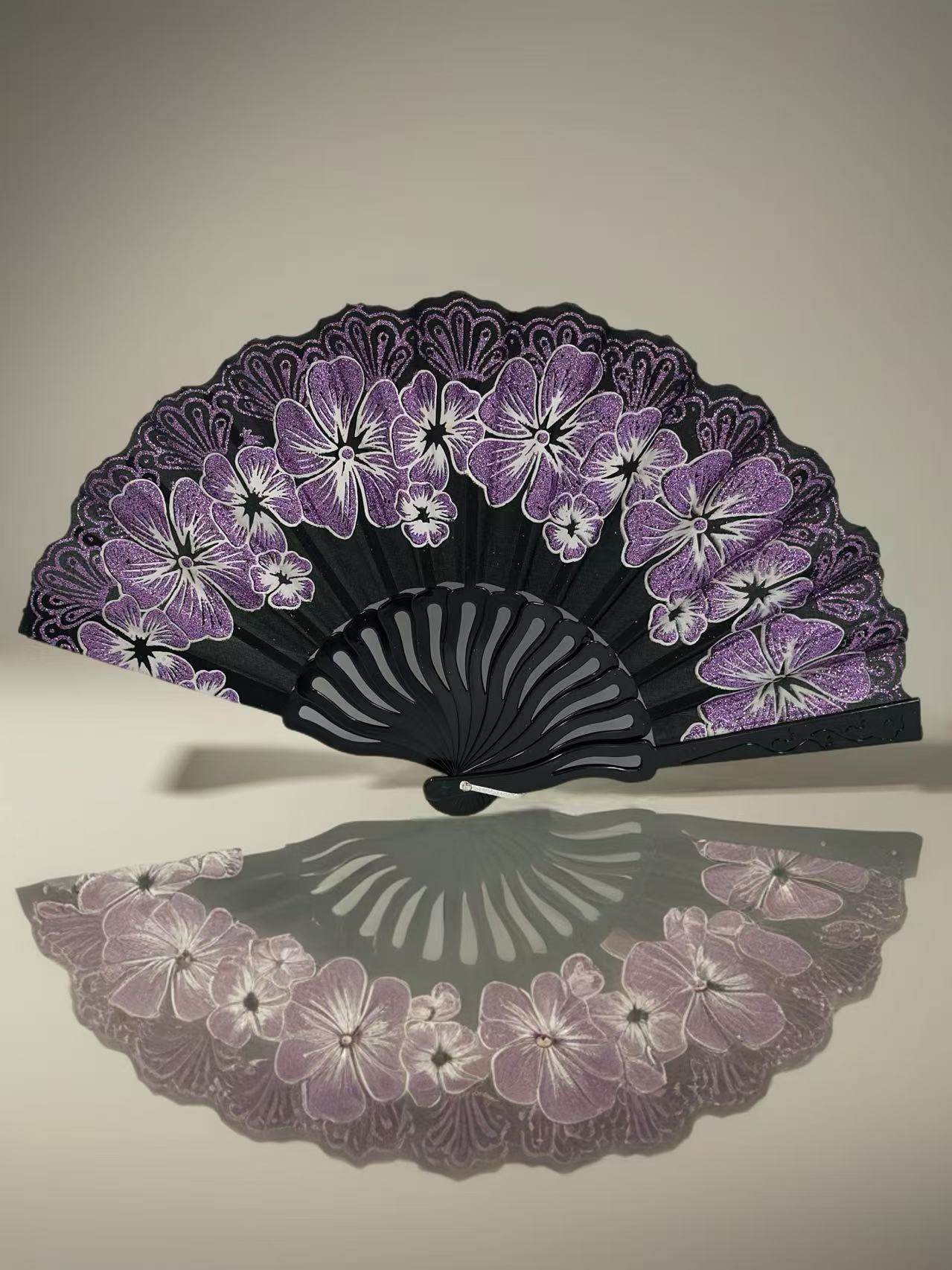 Elegant Hand Fans with Floral Designs - MODA ACCESSORIES