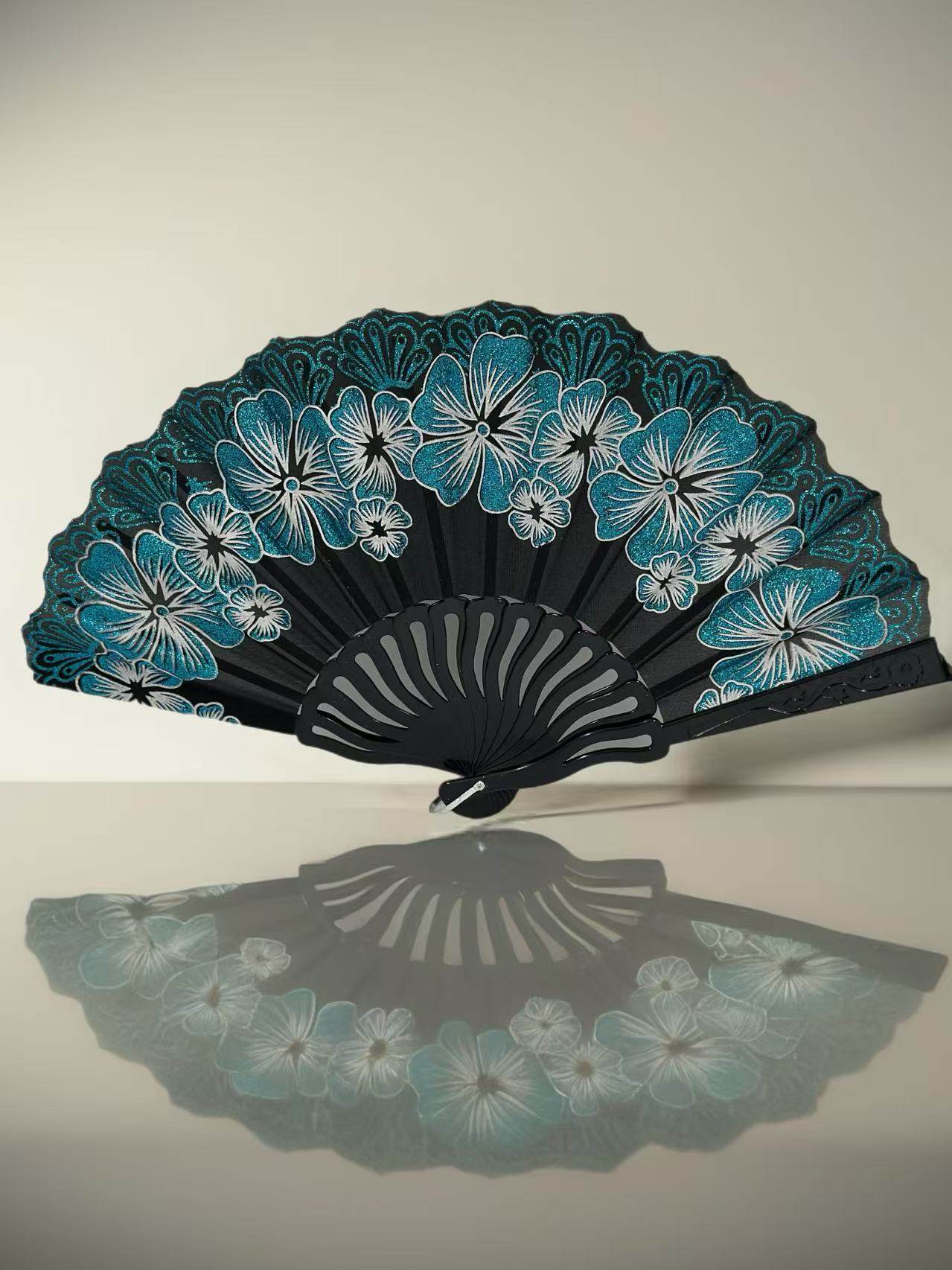 Elegant Hand Fans with Floral Designs - MODA ACCESSORIES