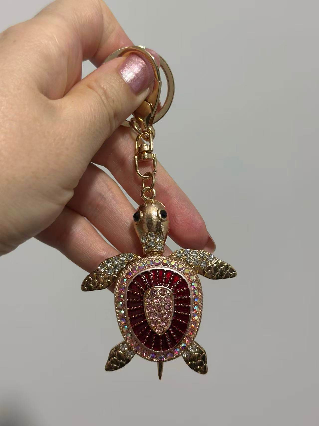 Crystal Turtle Keychain – Sparkling Sea Turtle Charm for Bags & Keys - MODA ACCESSORIES