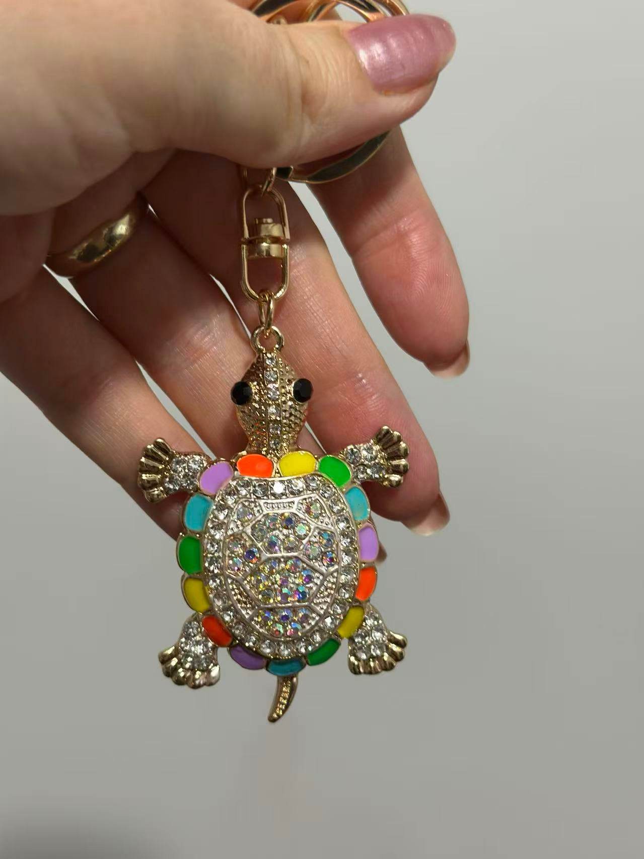 Rainbow Turtle Keychain – Colorful Crystal-Embellished Design - MODA ACCESSORIES