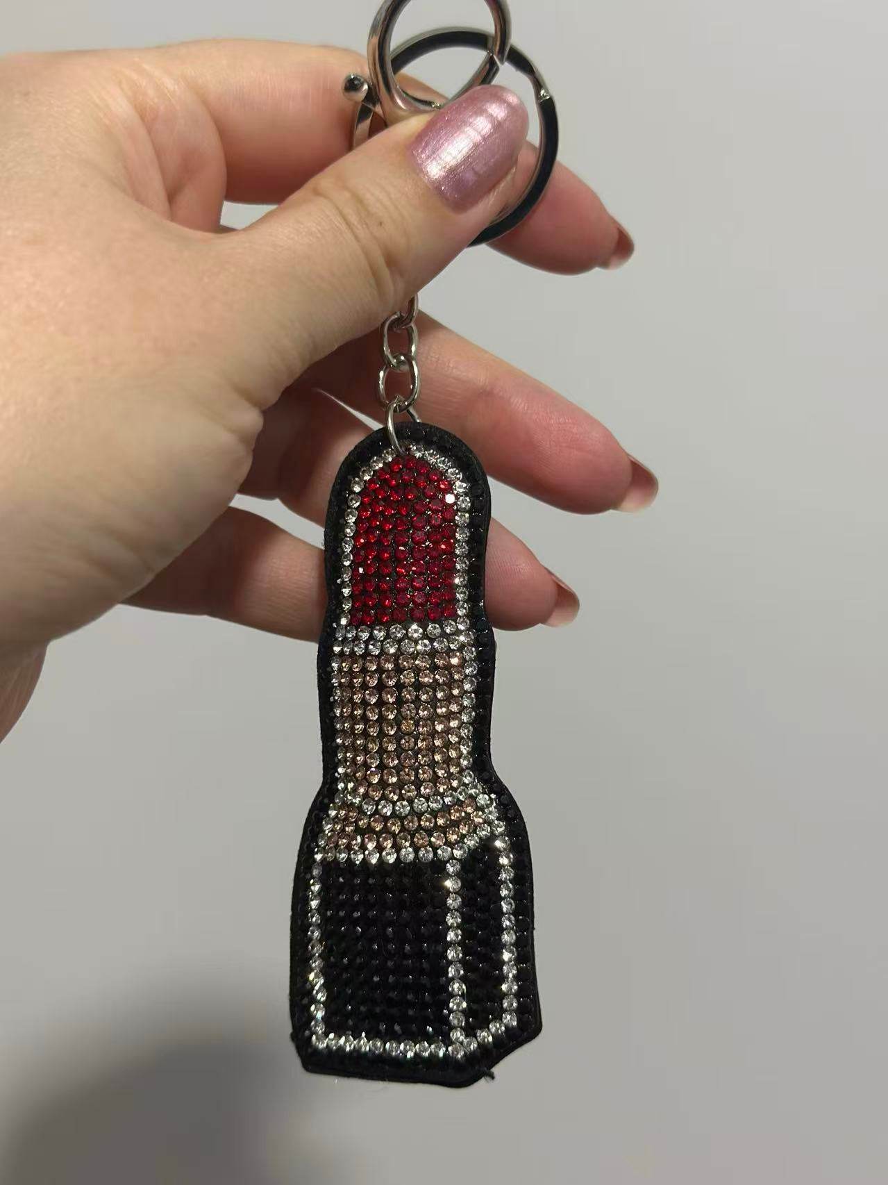 💄 Sparkling Lipstick Keychain – Crystal Rhinestone Design - MODA ACCESSORIES