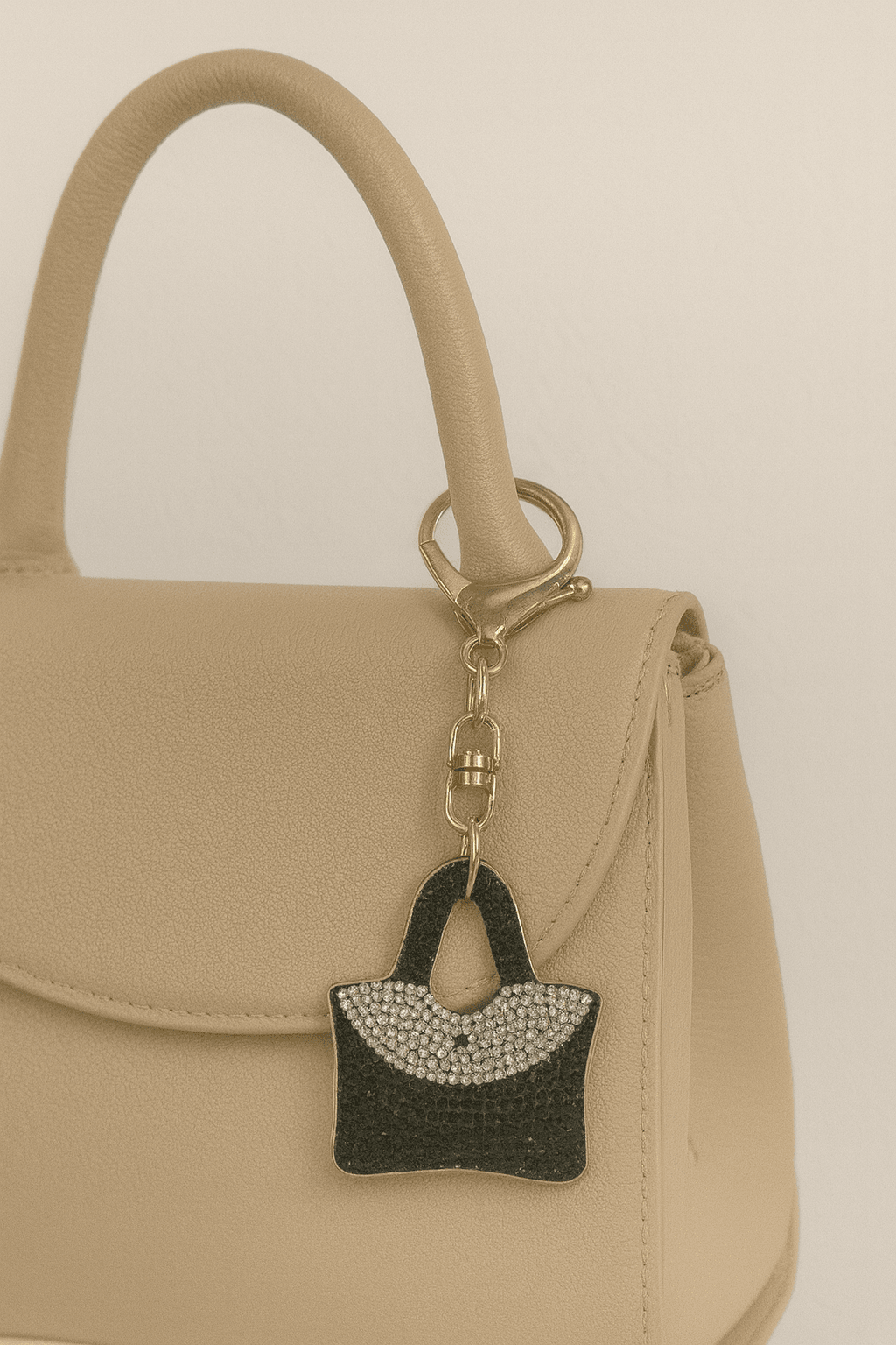 Elegant Black Rhinestone Handbag Keychain – Sparkling Purse Shaped Bag Charm - MODA ACCESSORIES