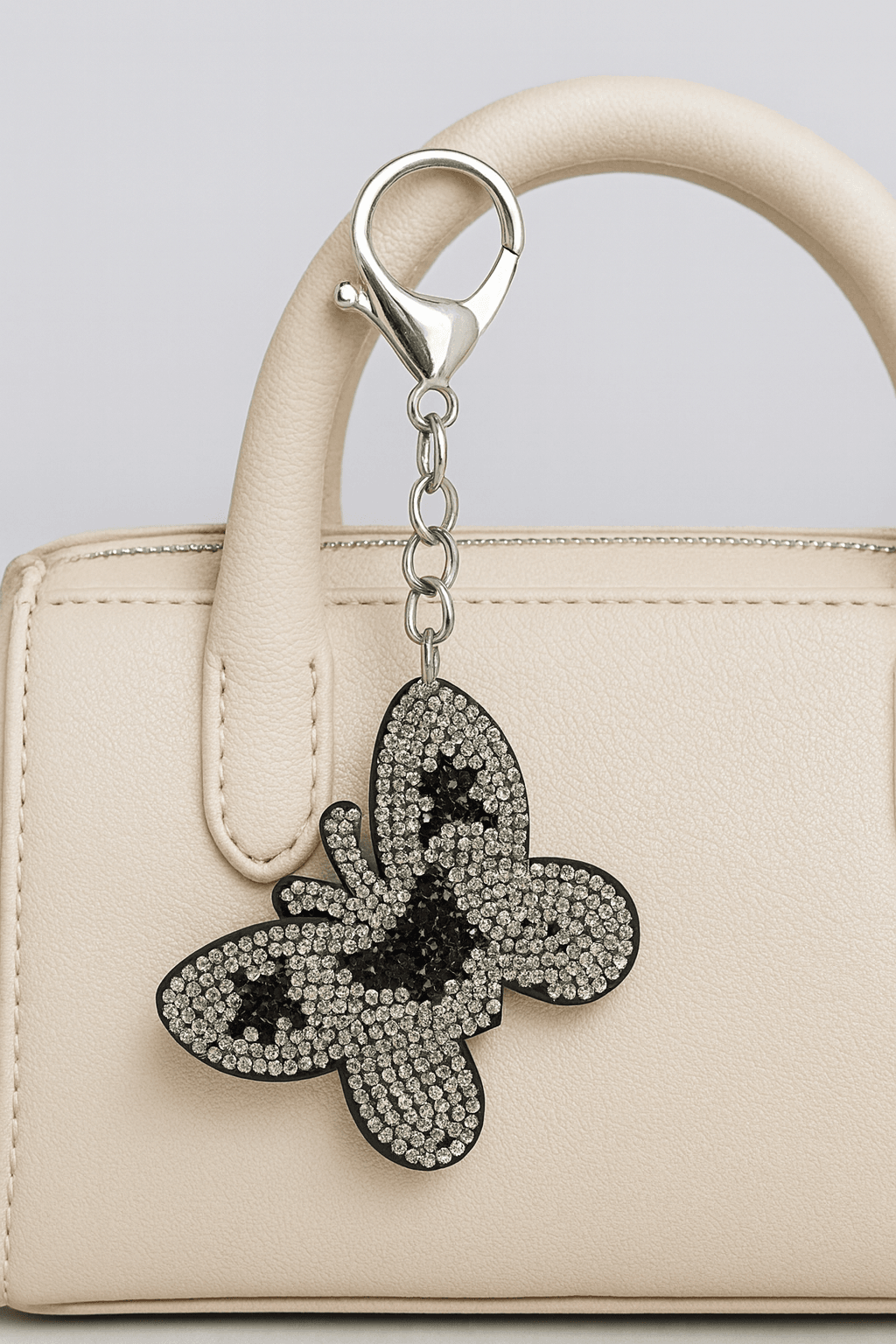 Elegant Rhinestone Butterfly Keychain – Black & Silver Crystal Design - MODA ACCESSORIES