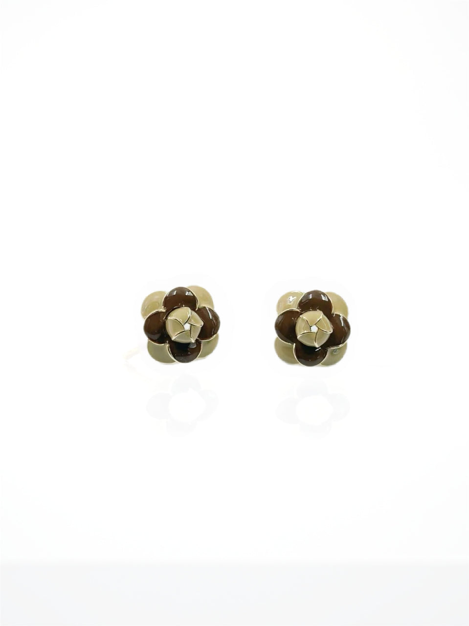 Elegant Enamel Flower Stud Earrings – Classic Chic Design