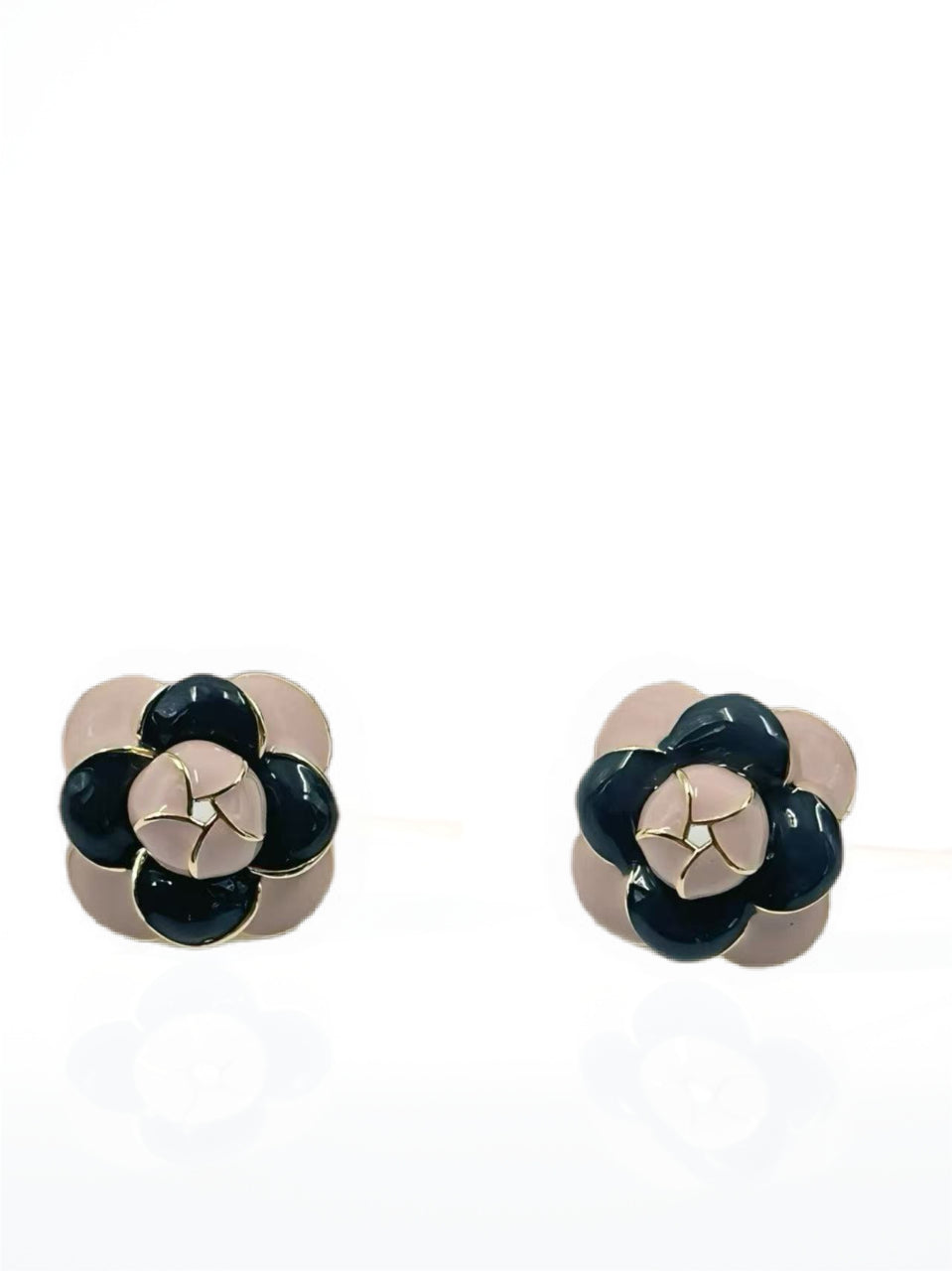 Elegant Enamel Flower Stud Earrings – Classic Chic Design
