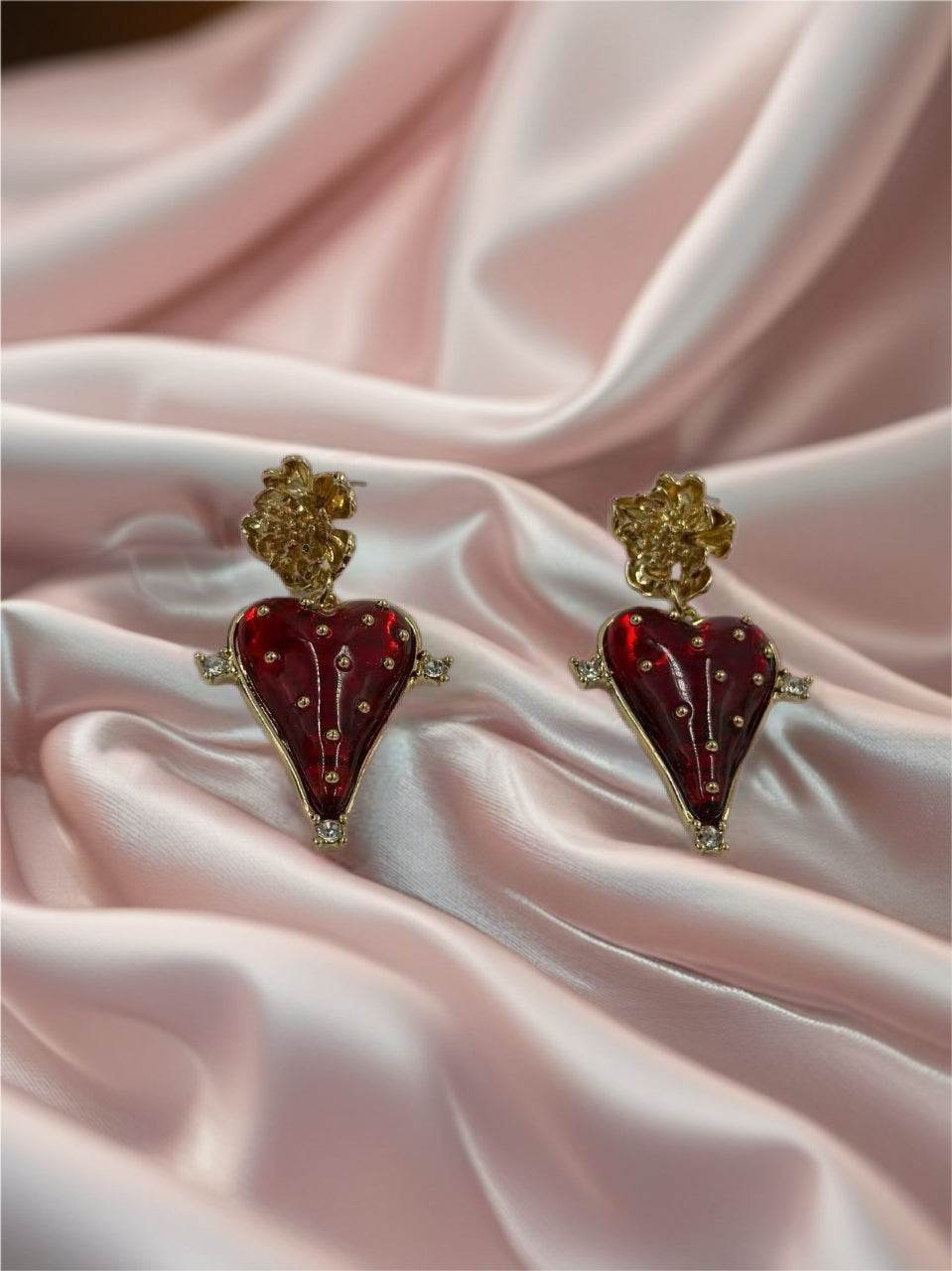 Vintage Heart Stud Earrings with Gold-Tone Floral Detail - MODA ACCESSORIES