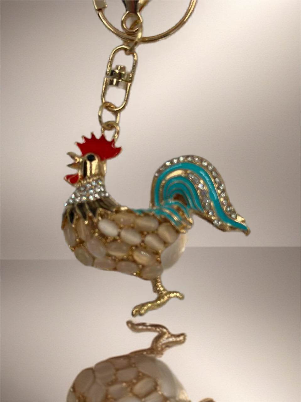 Elegant Rooster Keychain – Crystal Rhinestone & Enamel Gold-Tone Bag Charm - MODA ACCESSORIES