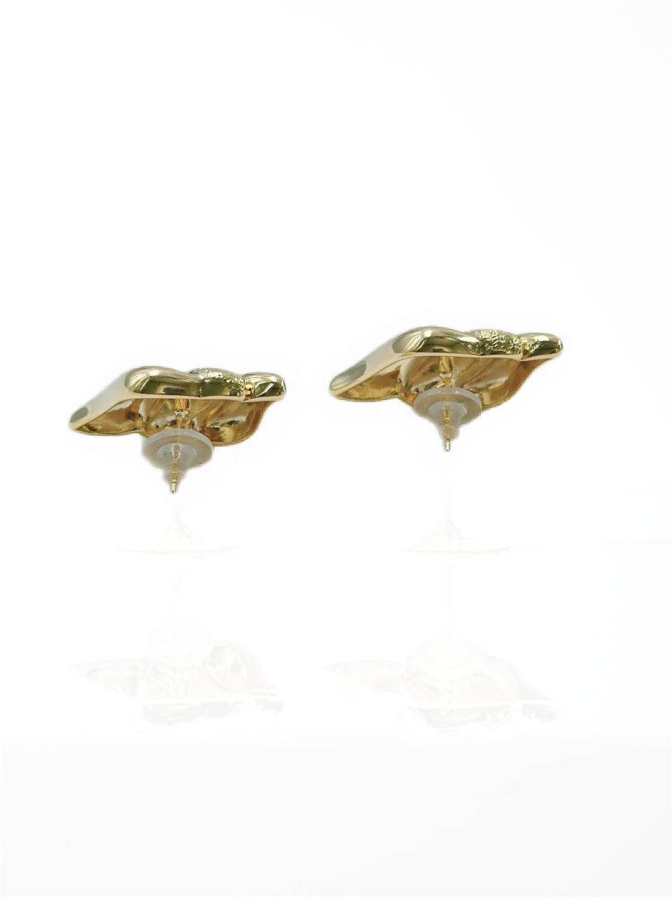 Sculpted Gold-Tone Wave Stud Earrings - MODA ACCESSORIES
