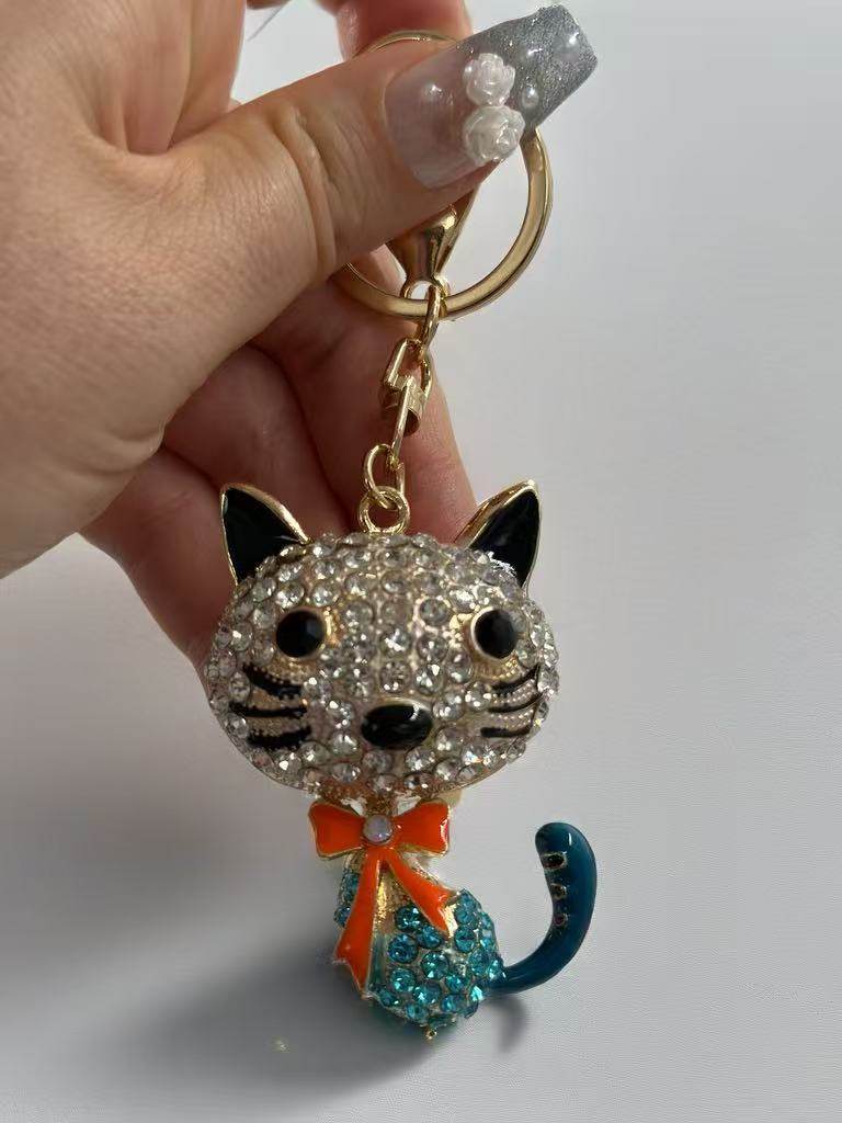 Crystal Cat Keychain – Sparkling Kitty Charm with Bow - MODA ACCESSORIES