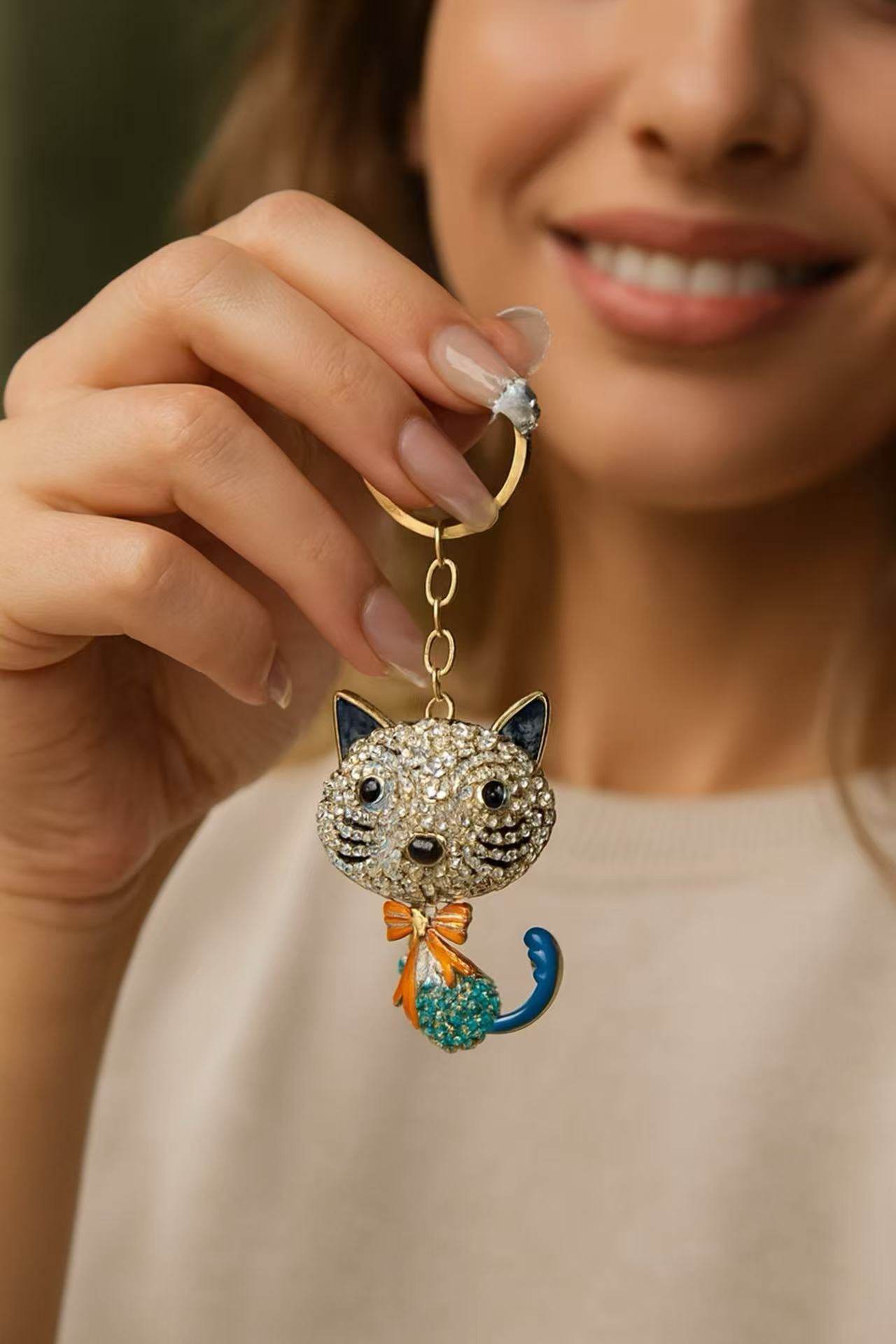 Crystal Cat Keychain – Sparkling Kitty Charm with Bow - MODA ACCESSORIES