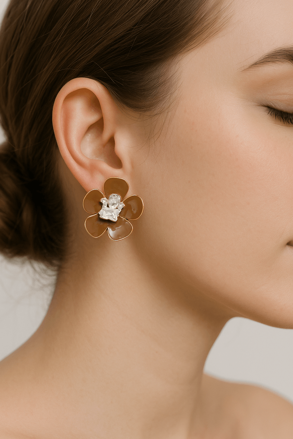 Glossy Brown Floral Stud Earrings - MODA ACCESSORIES