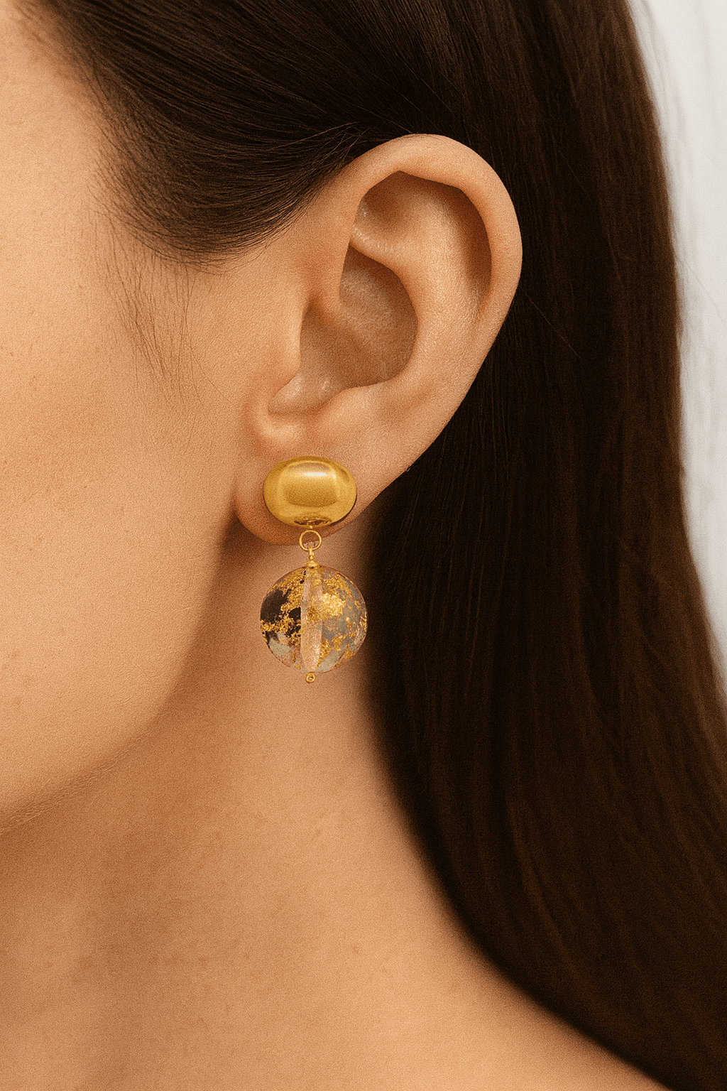 Gold-Tone Resin Drop Earrings with Black & Gold Flakes - MODA ACCESSORIES