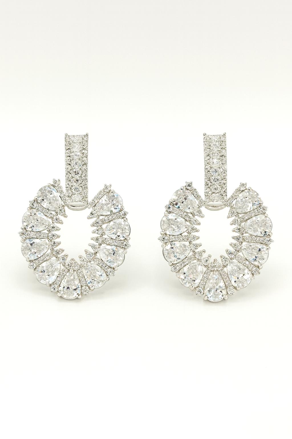 Silver Teardrop Cluster Circle Earrings – MODA Accessories