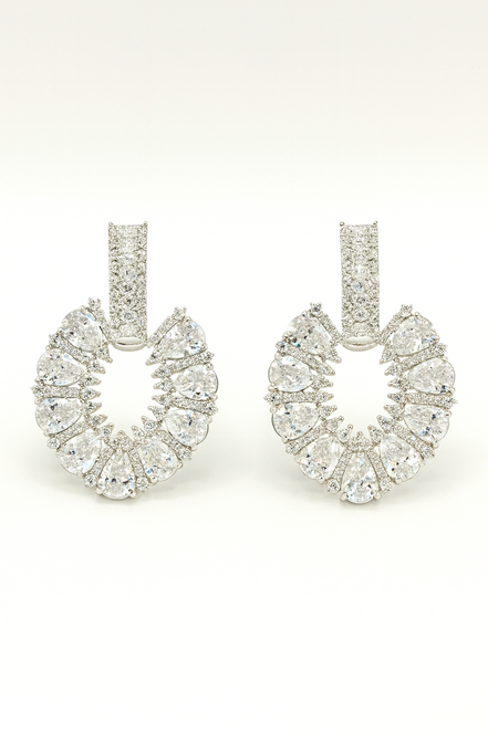 Silver Teardrop Cluster Circle Earrings – MODA Accessories