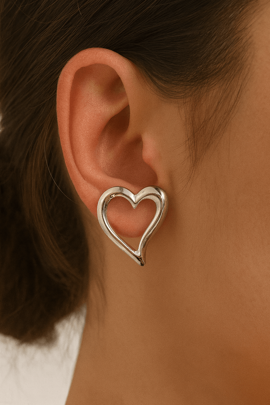 Silver-Tone Open Heart Stud Earrings - MODA ACCESSORIES