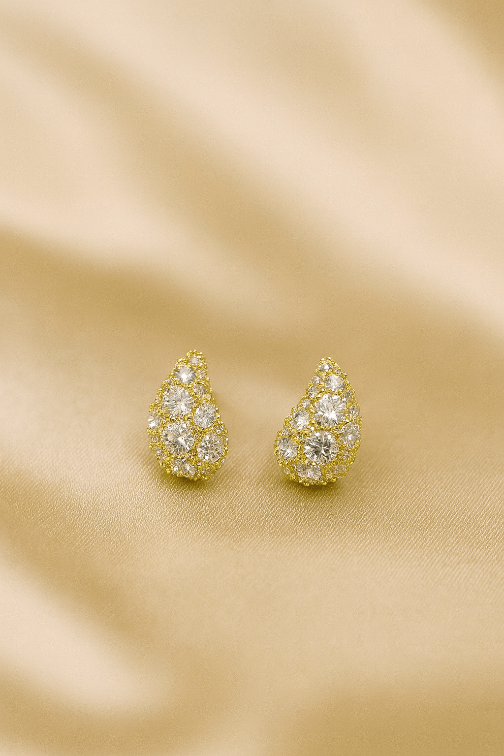 Gold Teardrop Stud Earrings - MODA ACCESSORIES