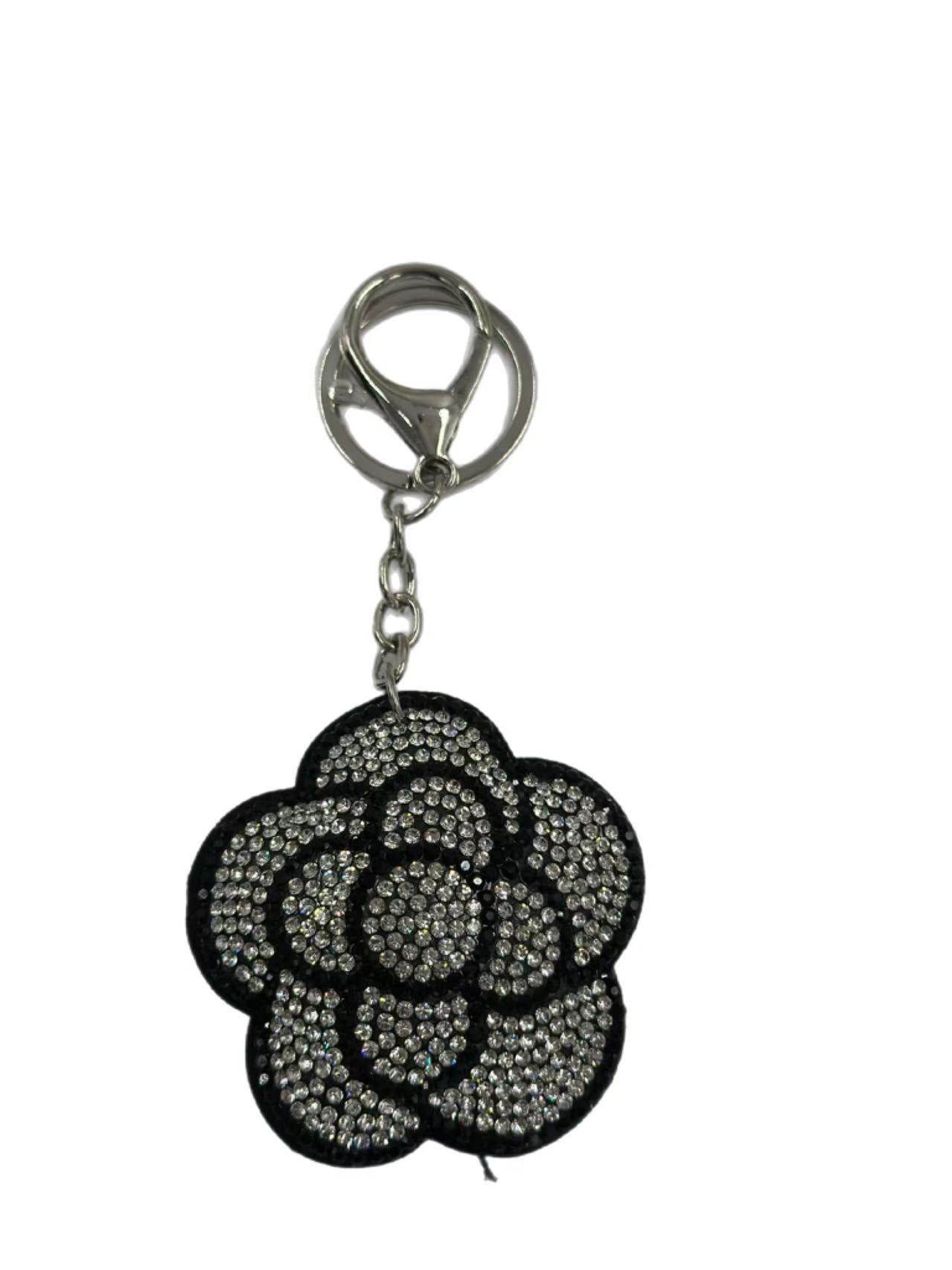 Crystal Flower Keychain – Sparkling Rhinestone Charm - MODA ACCESSORIES