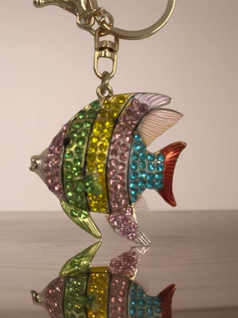 Colorful Rhinestone Fish Keychain – Sparkling Ocean-Inspired Accessory - MODA ACCESSORIES