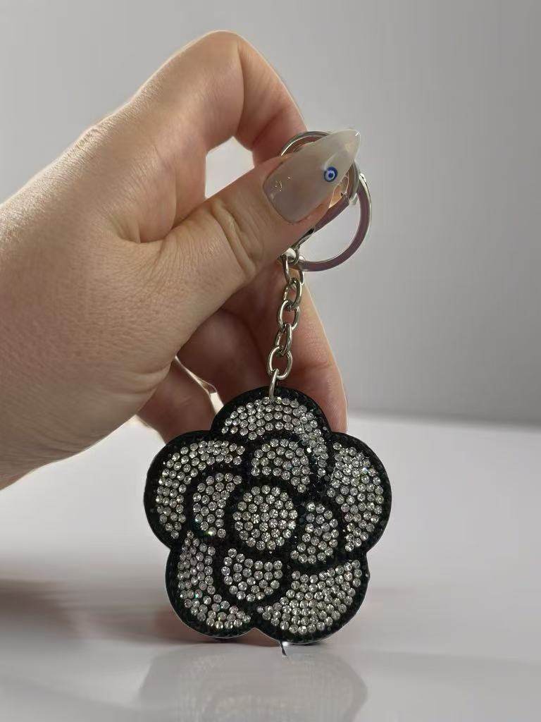 Crystal Flower Keychain – Sparkling Rhinestone Charm - MODA ACCESSORIES