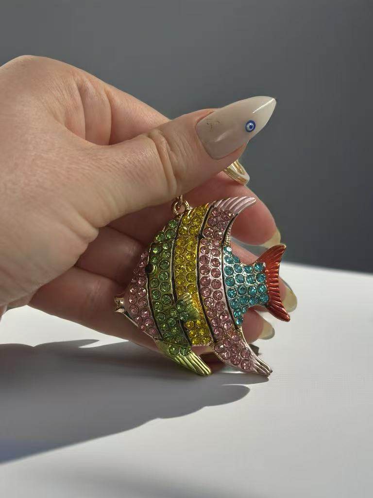 Colorful Rhinestone Fish Keychain – Sparkling Ocean-Inspired Accessory - MODA ACCESSORIES