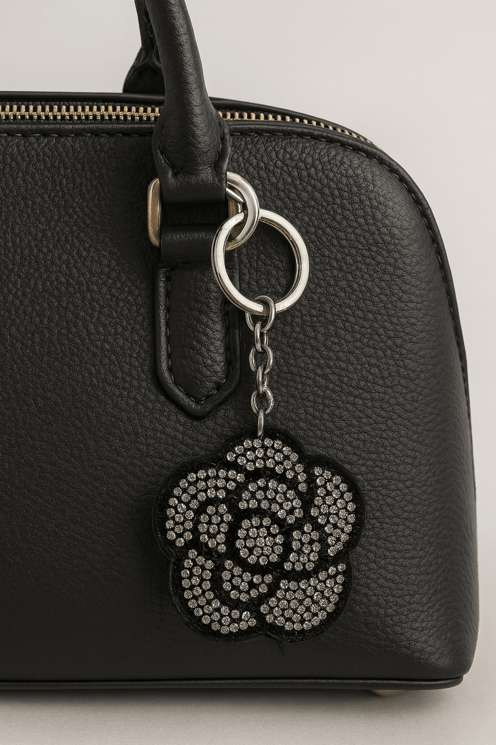 Crystal Flower Keychain – Sparkling Rhinestone Charm - MODA ACCESSORIES