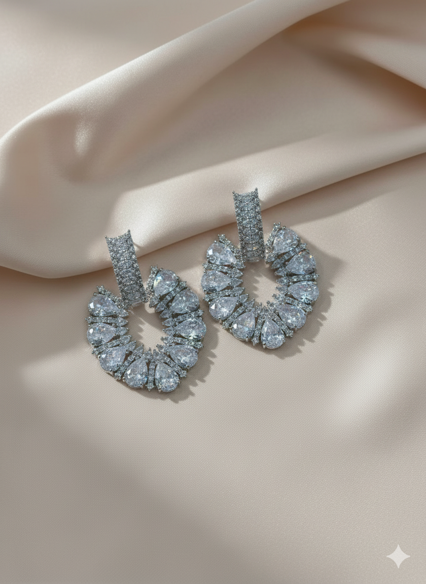 Silver Teardrop Cluster Circle Earrings – MODA Accessories