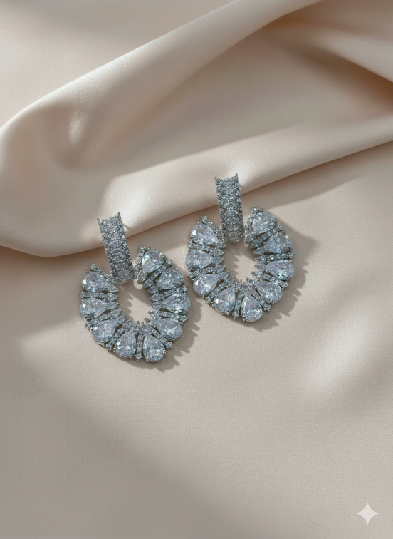 Silver Teardrop Cluster Circle Earrings – MODA Accessories