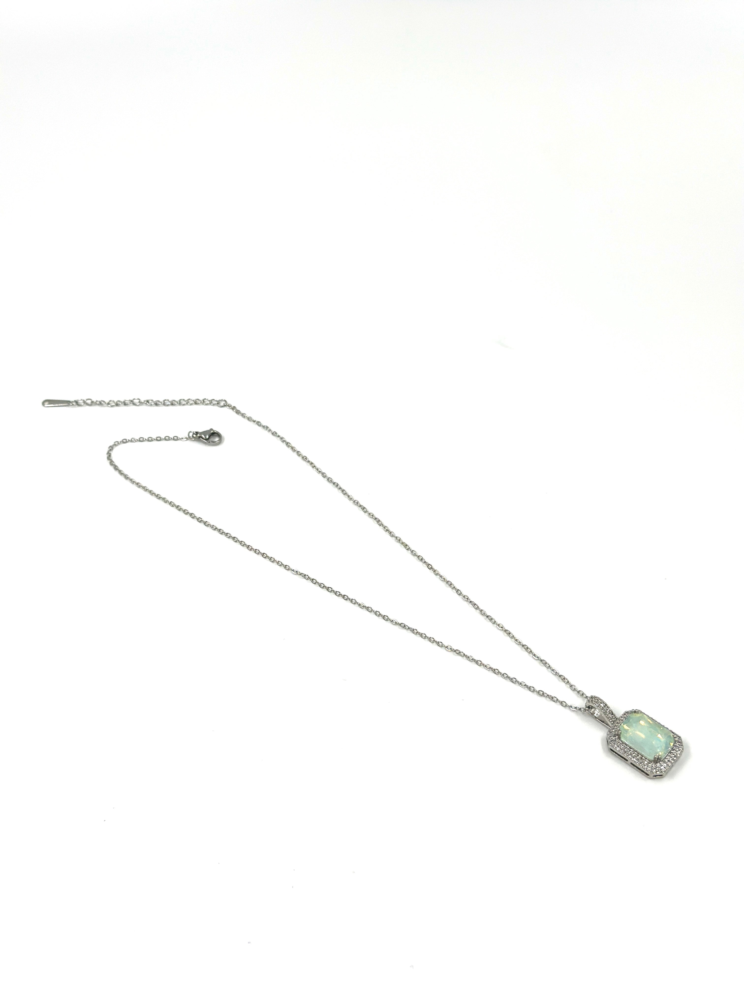 Opal Etkili Dikdörtgen Kolye – MODA Aksesuarları