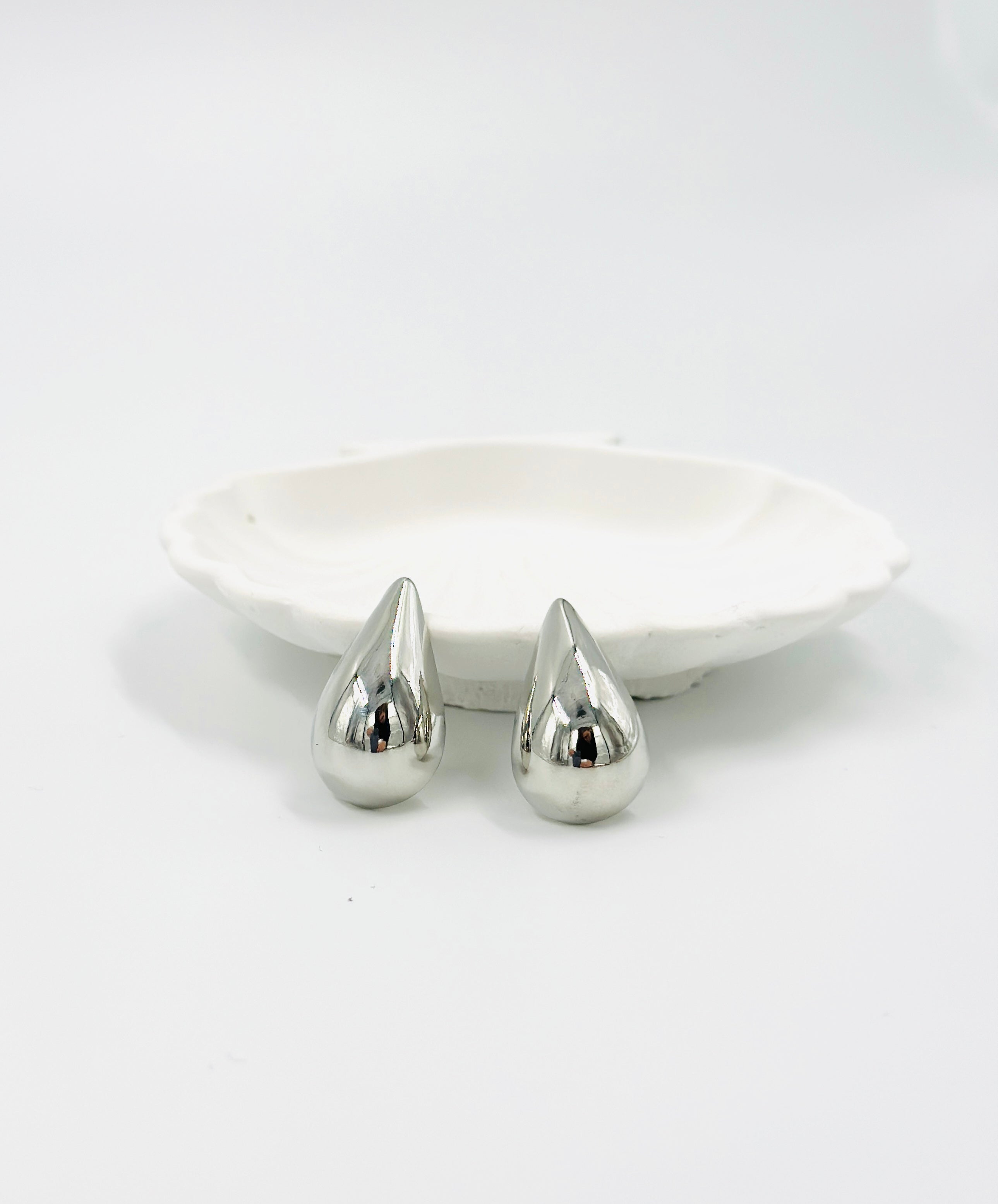 Gümüş Damla Metal Küpeler – MODA Aksesuarları