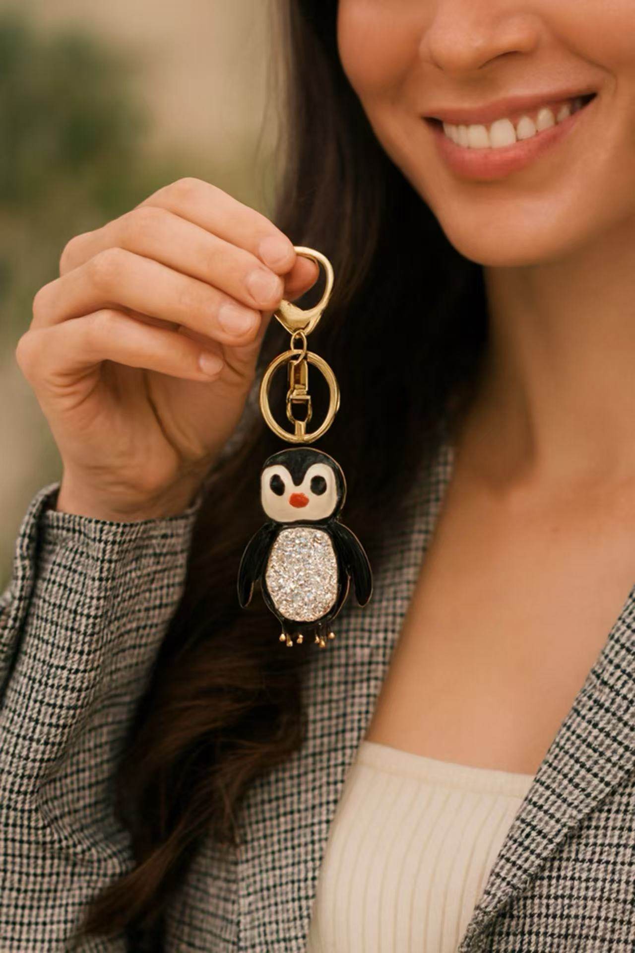 Crystal-Studded Penguin Keychain Charm - MODA ACCESSORIES