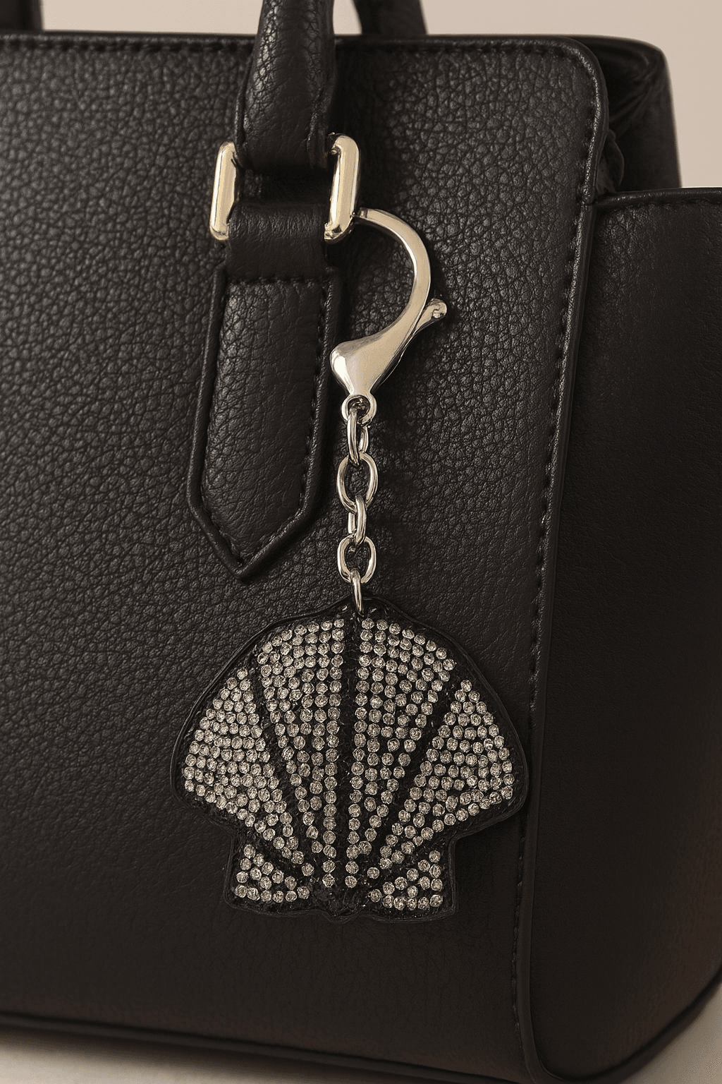 Sparkling Seashell Keychain – Rhinestone Crystal Bag Charm - MODA ACCESSORIES