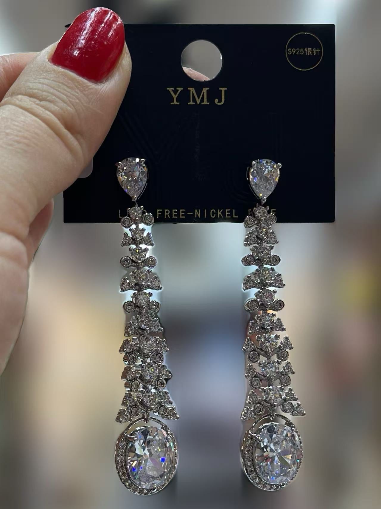 Luxury Crystal Drop Earrings – Elegant Silver Long Dangle Earrings for Women