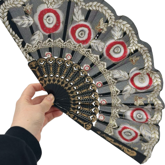 Siyah ve Kırmızı Çiçekli Dantel Katlanabilir Yelpaze 26 cm – Zarif Vintage Tarzı Yelpaze